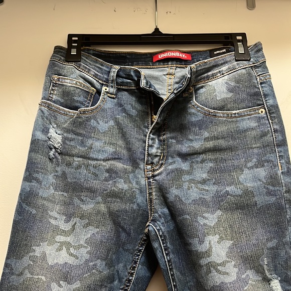 Union Bay Camo print distressed Blue Jeans Size 7 High Rise - Picture 3 of 5